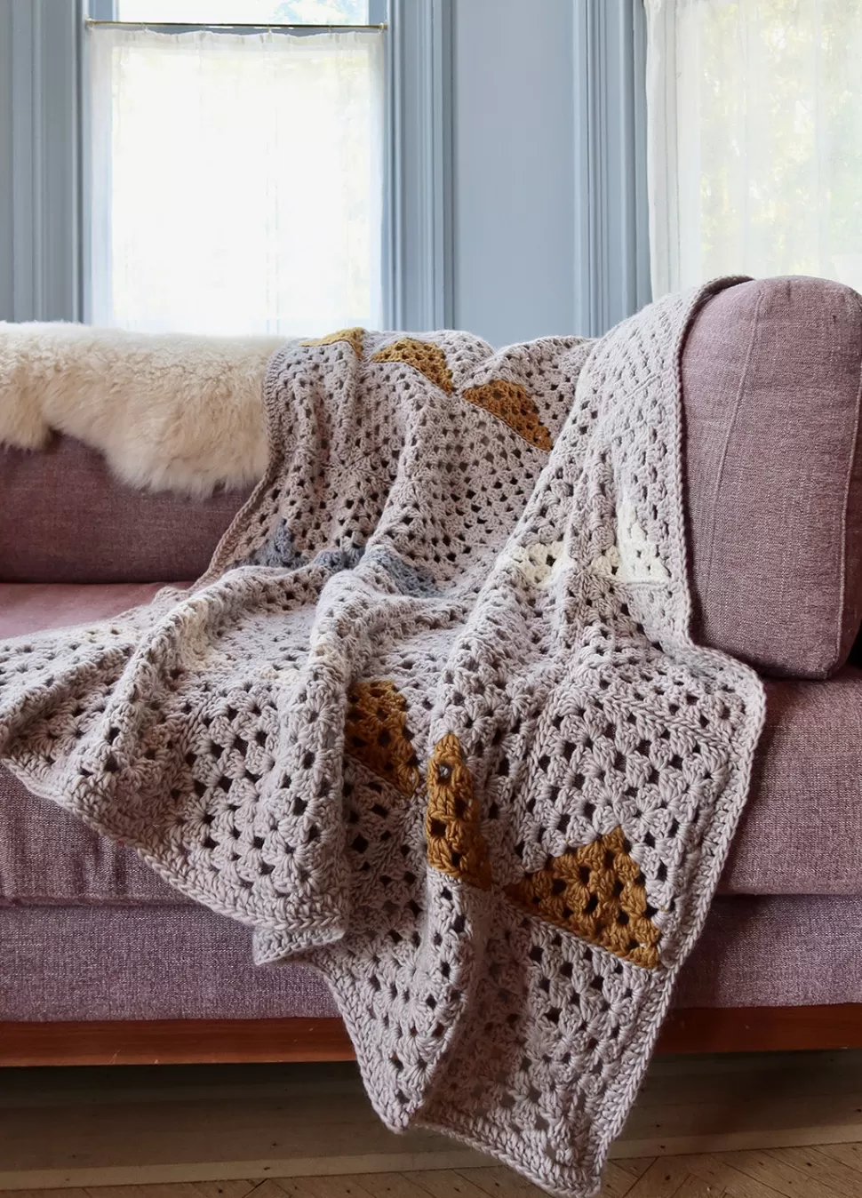 landen_granny_square_blanket_x_twoofwands_kit_4.webp Landen Granny Square Blanket x @twoofwands Kit>We Are Knitters Outlet